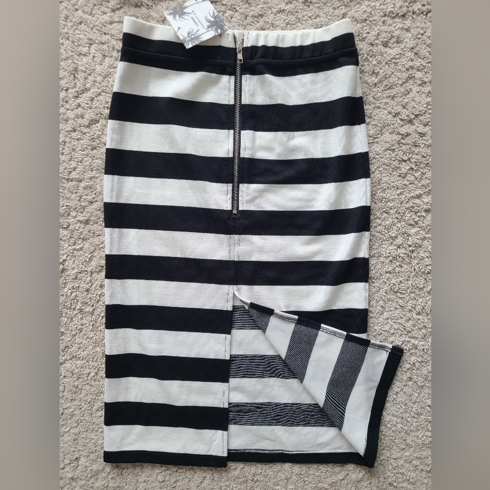 NWT Saboskirt brand matching top and skirt set - Picture 4 of 10